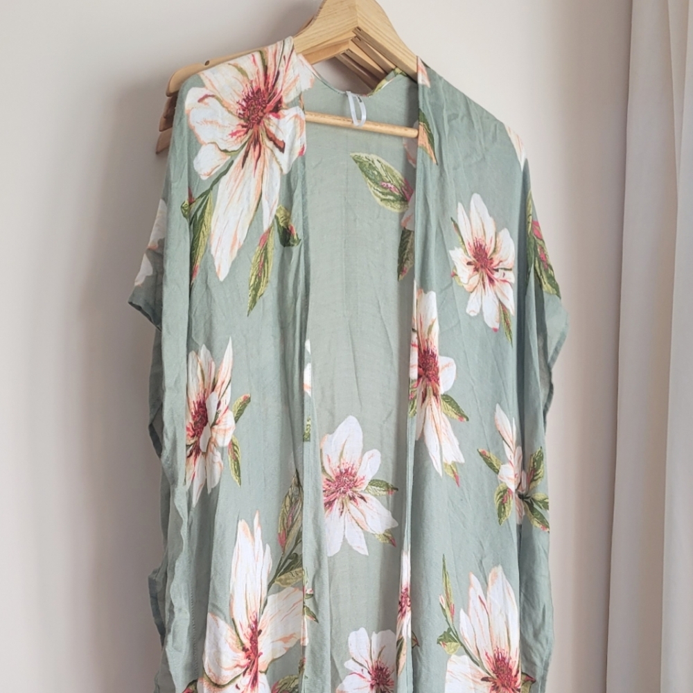 NEW ✨️ Classy Evening Cover-Up Beach Wrap